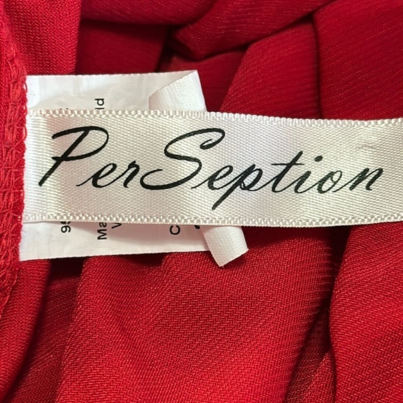 Per Seption flowy v neck tunic sleeves button to fabric. Polyester spandex blend - Picture 10 of 10